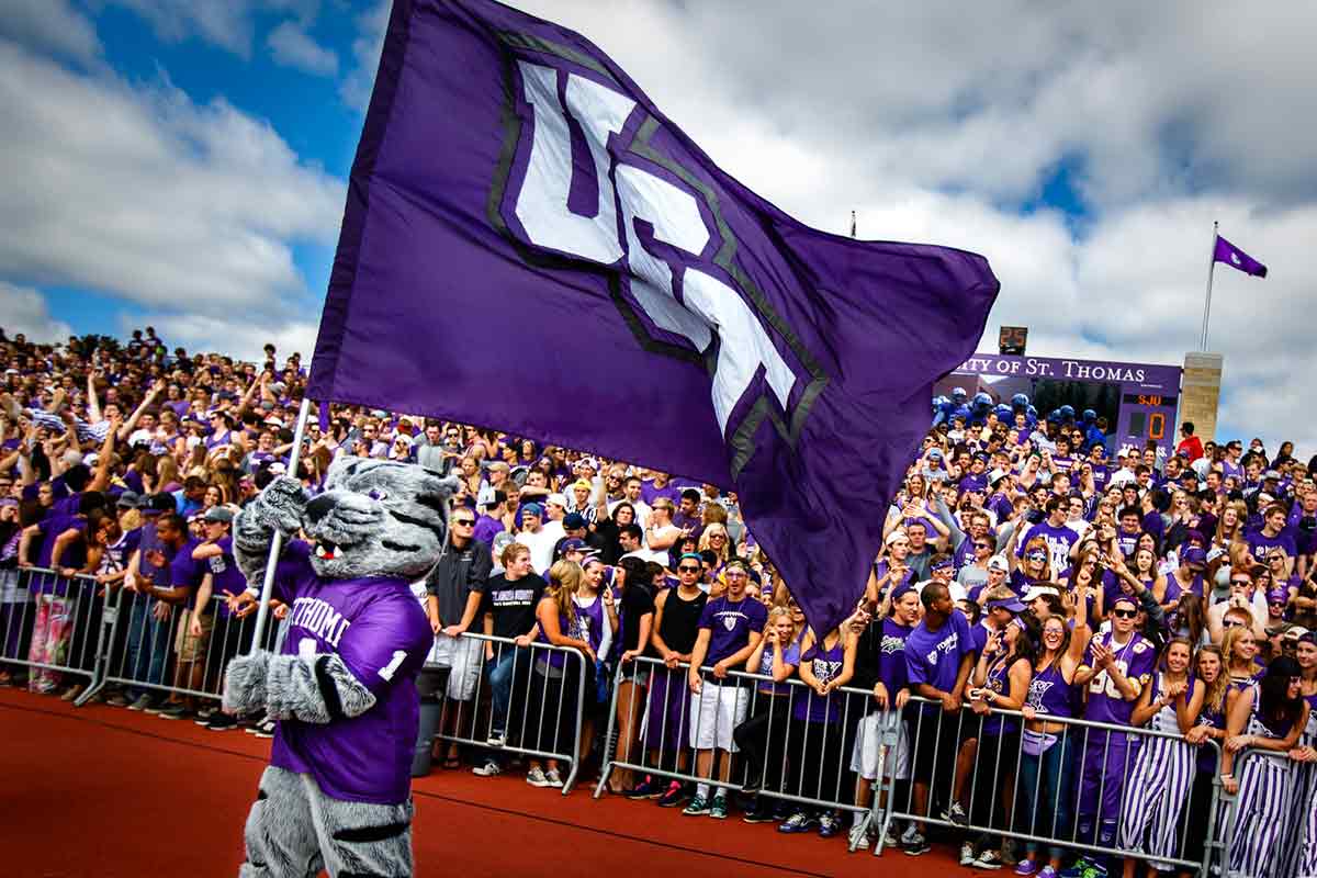 Tommie mascot waves flag